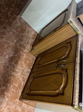 Cocina completa madera con vitro y campana.