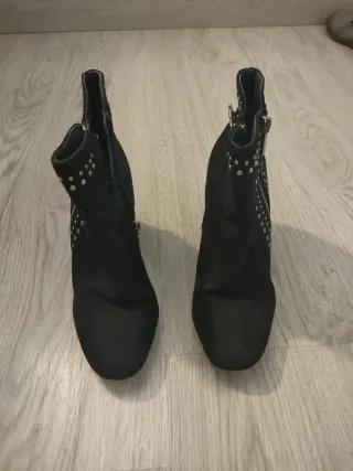 Botines azul marino mujer con tachuelas