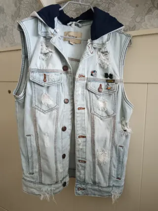 Chaleco vaquero Pull&Bear desgastado con capucha T