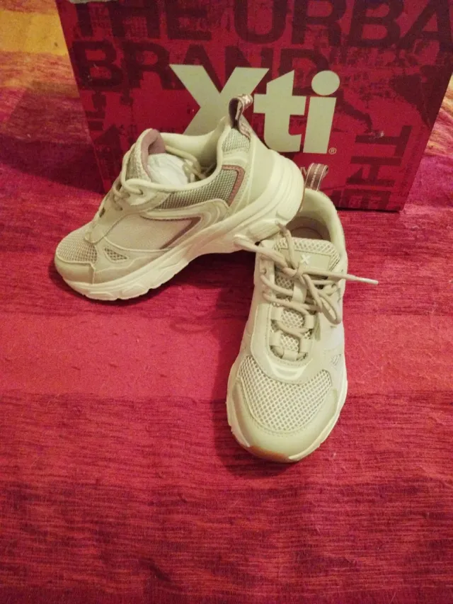 Zapatillas deportivas juveniles