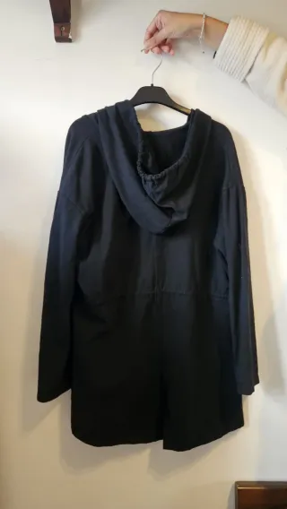Giacca lunga nera con cappuccio