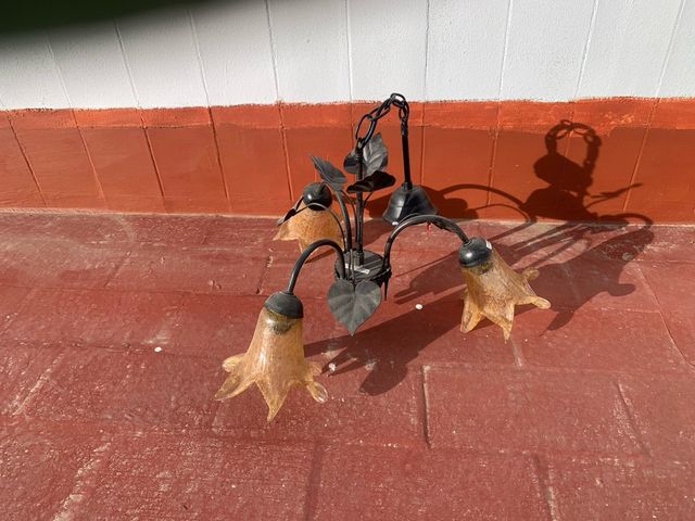 Lámpara colgante de metal y cristal