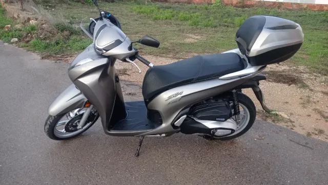 Honda SH 350 con baúl