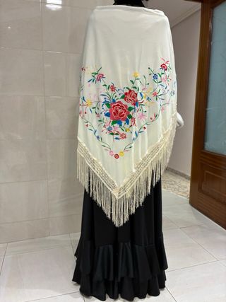Mantón beige bordado multicolor XXL