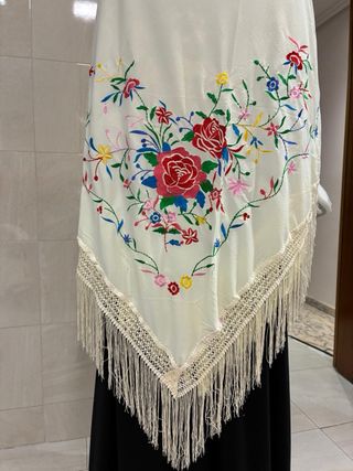 Mantón beige bordado multicolor XXL