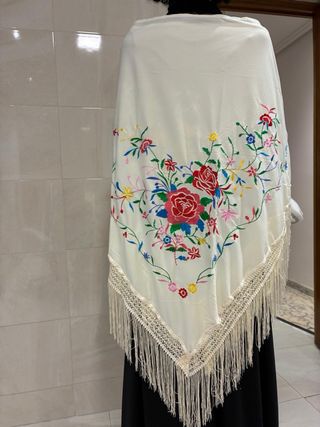 Mantón beige bordado multicolor XXL