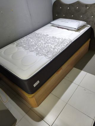 Canapé y Colchón de Tela