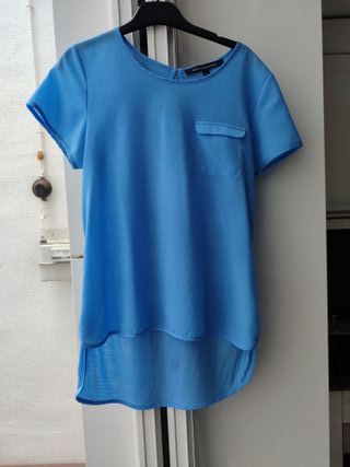 Blusa azul con bolsillo