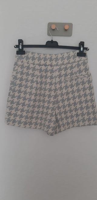 Pantalones cortos. De Zara. Nuevos totalmente. Col