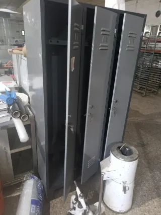Taquilla triple metálica gris
658746091