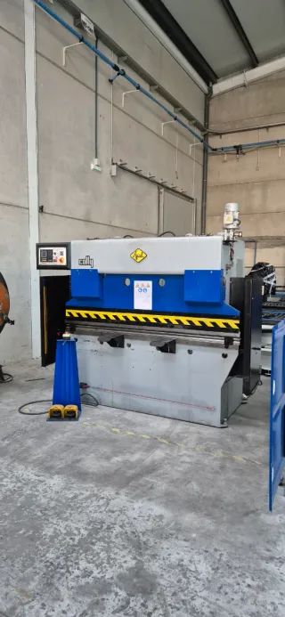 Plegadora Colly 2m en normativa.
Tope trasero cnc