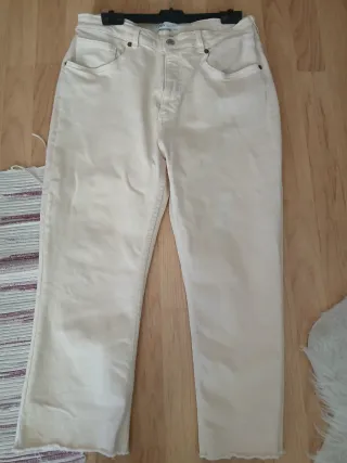 Pantalón vaquero Zara beige recto