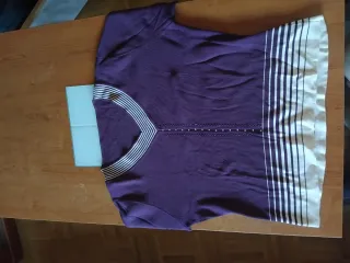 Jersei morada con rayas blancas