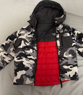 Chaqueta The North Face Roja y Negra