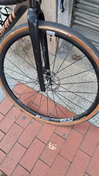 Gravel Giant Revolt talla S Ruedas Dtswiss GR1600