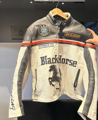 Casco de moto Momo negro con visera