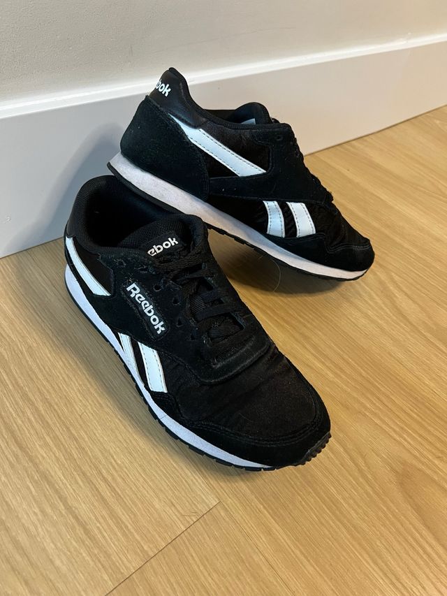 Zapatillas Reebok Negras y Blancas