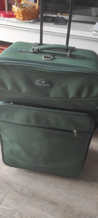 Maleta de viaje Samsonite verde
Regalo neceser  