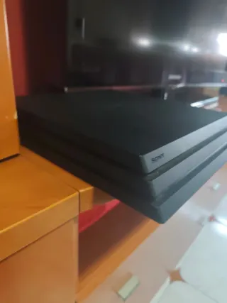 PS4 Pro 1TB Jet Black precio negociable 
