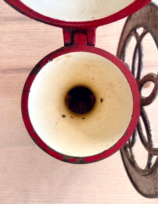 Molinillo de café vintage rojo