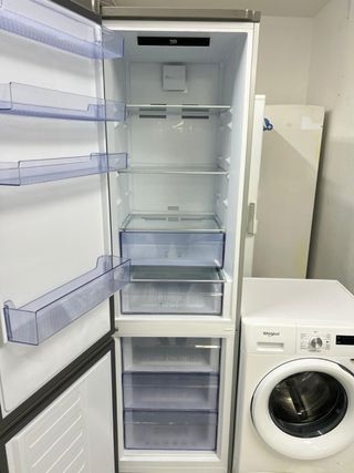Pack Nevera Beko y Lavadora Blanca