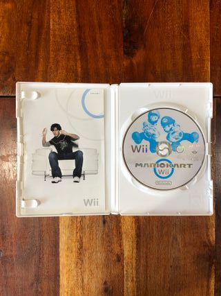 Mario Kart Wii con 2 volanti bianchi wii
