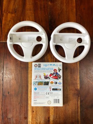 Mario Kart Wii con 2 volanti bianchi wii