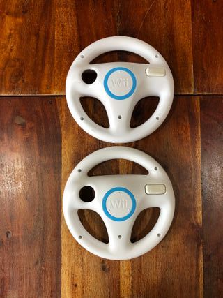 Mario Kart Wii con 2 volanti bianchi wii