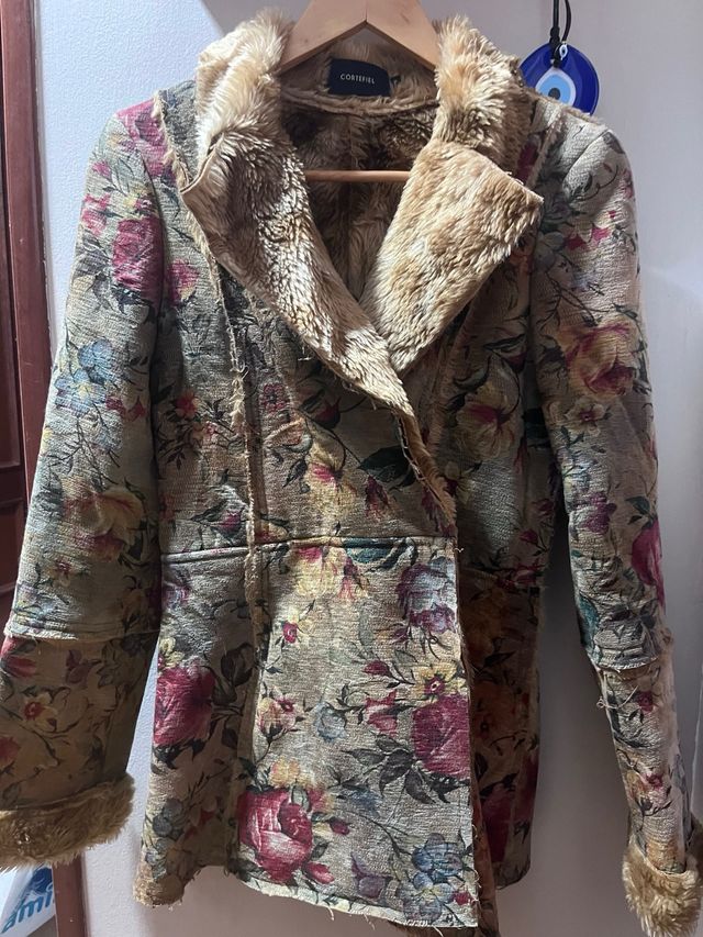 Chaqueta Cortefiel flores sintética