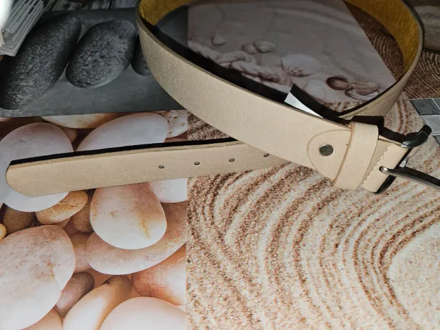 Cinturón de cuero beige