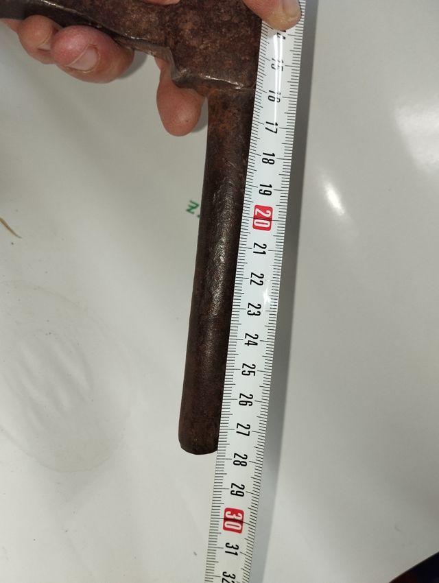 Cierre de forja antiguo de puerta portón cerradura