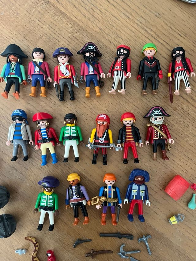 17 Figuras Playmobil Piratas