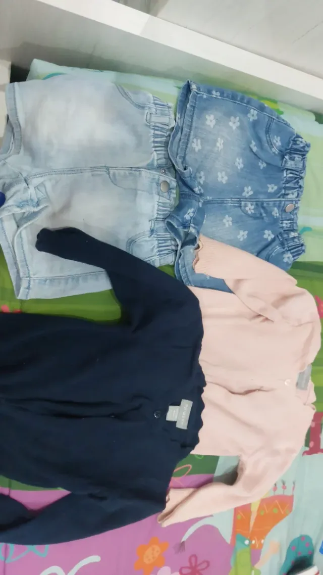 2 shorts + 2 chaquetas finas T. 9-12 meses