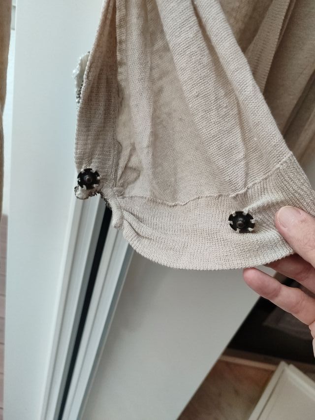 Chaqueta beige con adornos