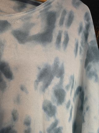 Jersey azul y blanco efecto tie-dye