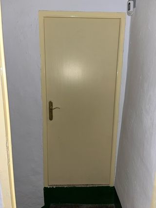 Puerta interior color beige