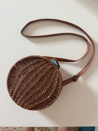Bolso redondo de paja estilo verano