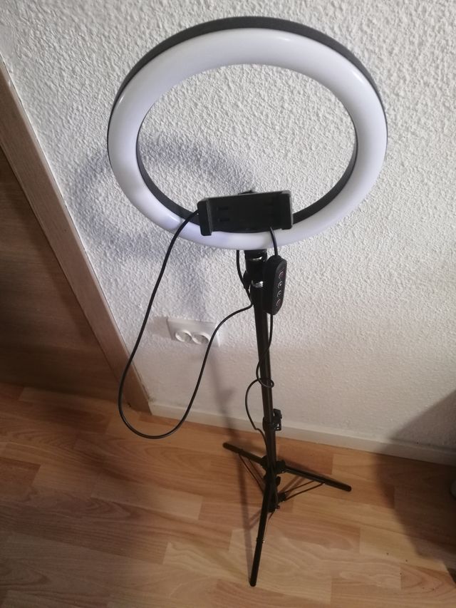 Aro de luz LED con soporte para móvil
