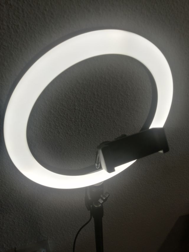 Aro de luz LED con soporte para móvil