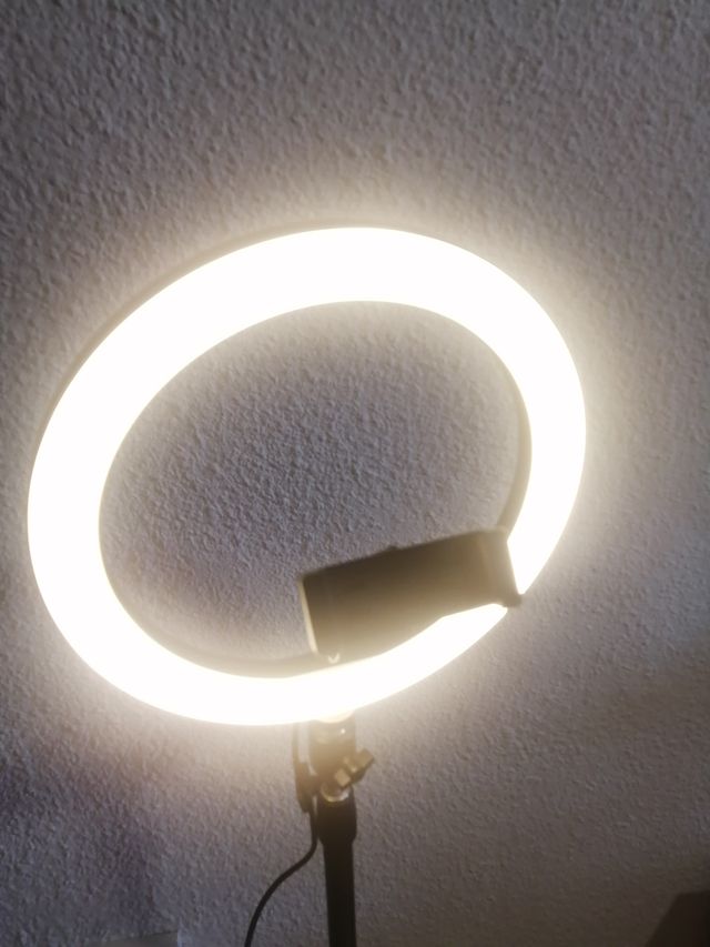 Aro de luz LED con soporte para móvil