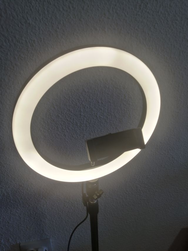 Aro de luz LED con soporte para móvil