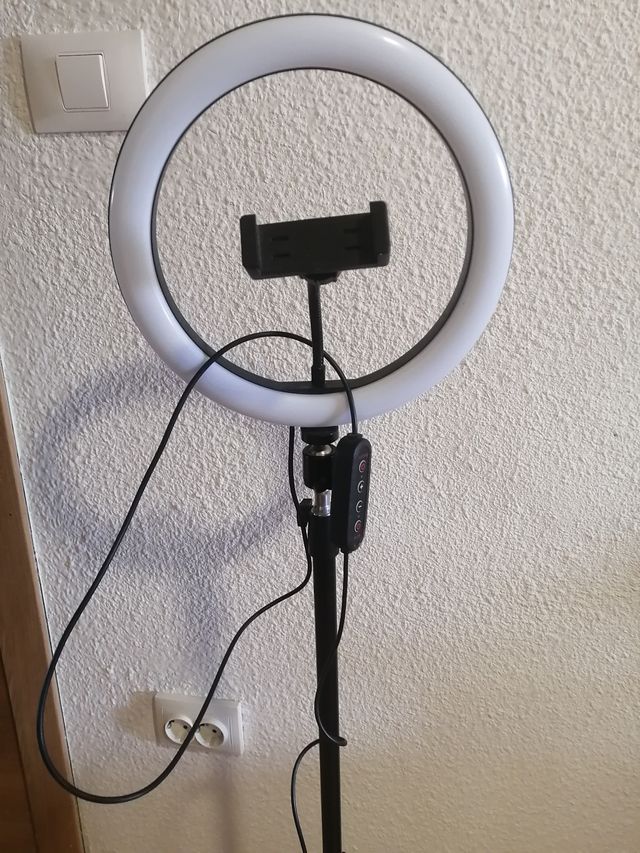 Aro de luz LED con soporte para móvil