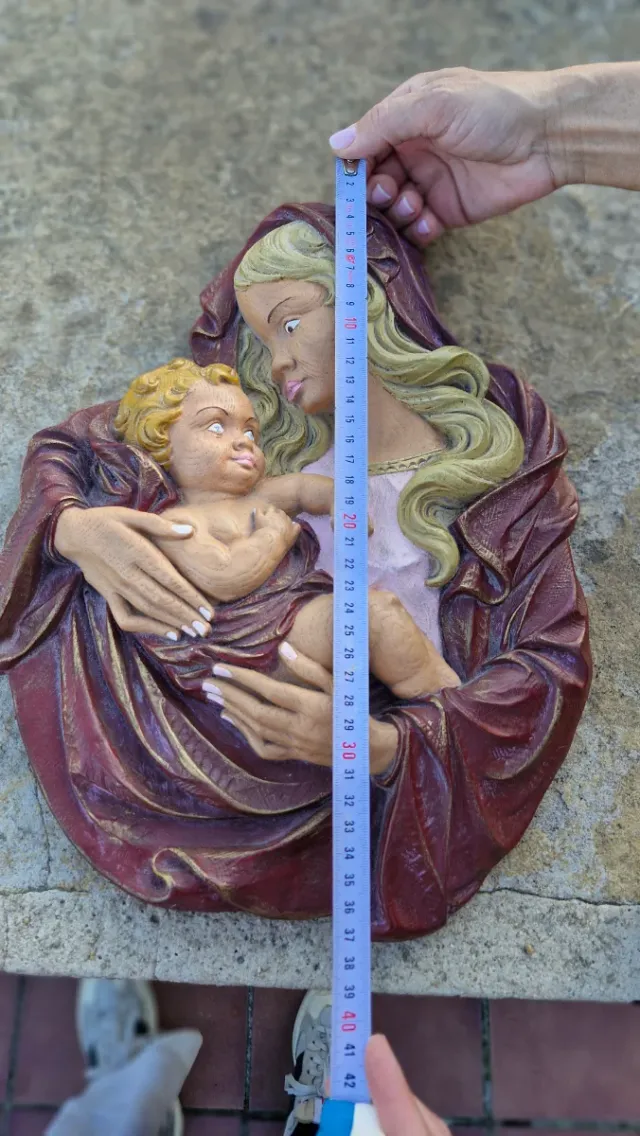 Virgen con Niño en Resina pintada a mano
