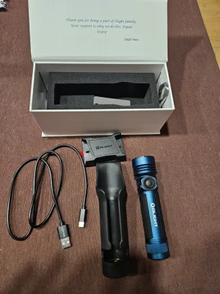Linterna Olight Seeker 4 Pro Azul