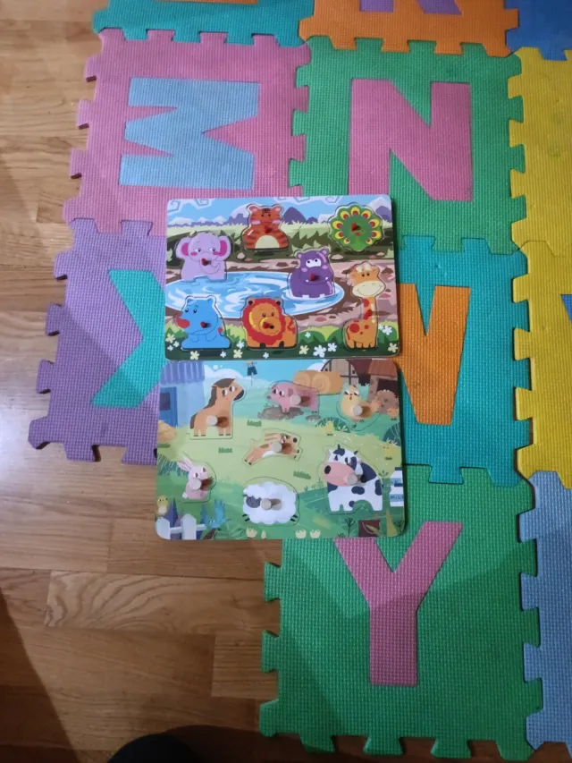 Juego de encajar animales de madera