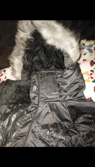 Chaqueta Columbia Negra y Gris con Capucha