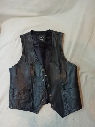 Chaleco de cuero negro