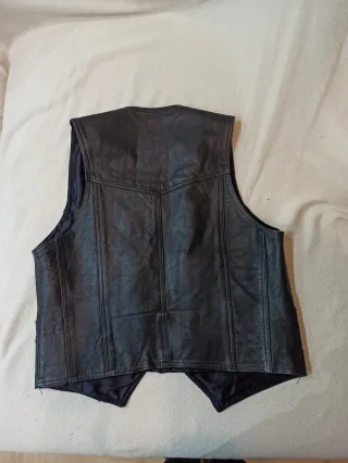 Chaleco de cuero negro