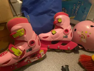 Patines rosas nuevos talla 30-32  PRECIO NEGOCIABL