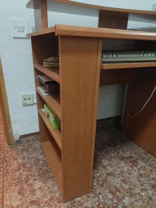 Escritorio ordenador madera